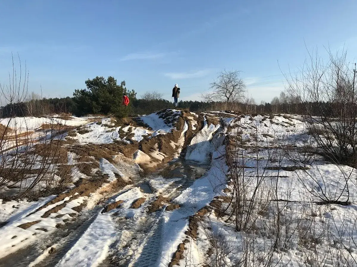 Pole paintballowe — okopy zimą