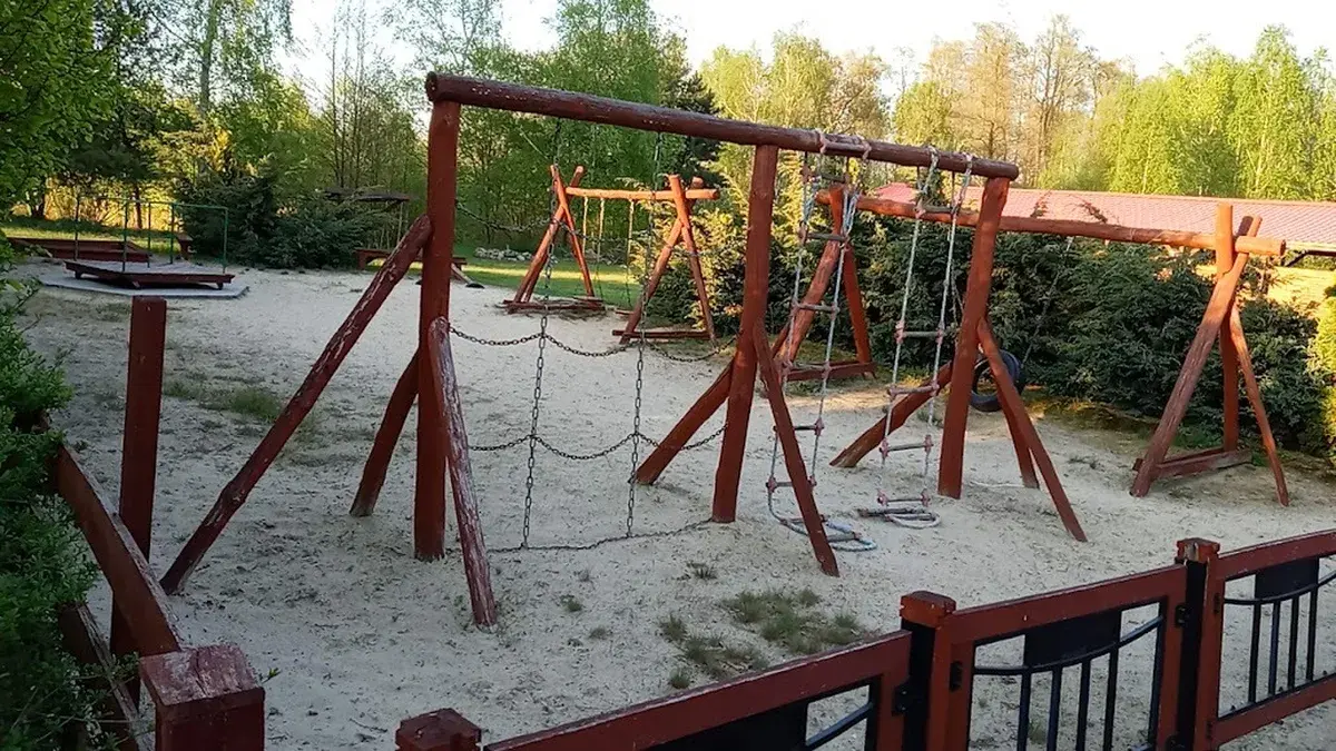 Drewniane urządzenia placu zabaw