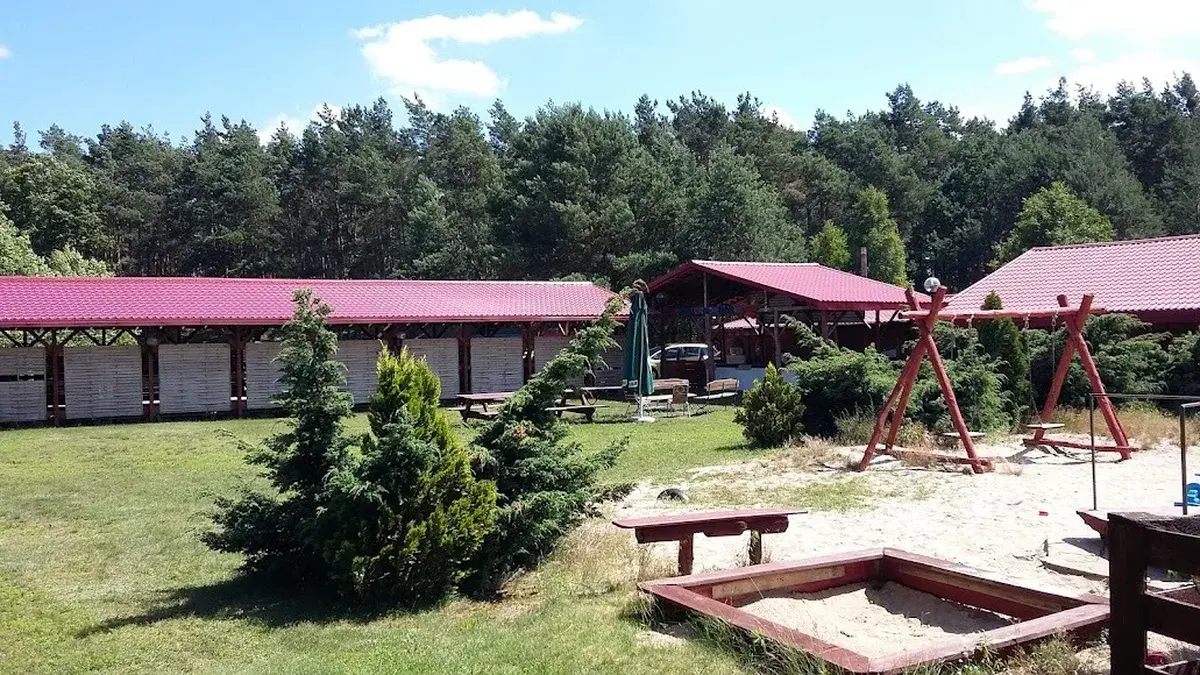 Plac zabaw z huśtawkami