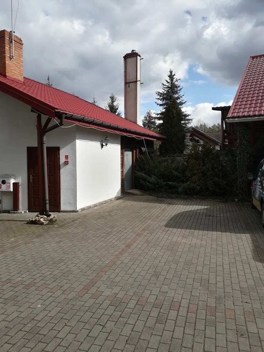 Budynki i podwórze AgroFarma — wiejski klimat