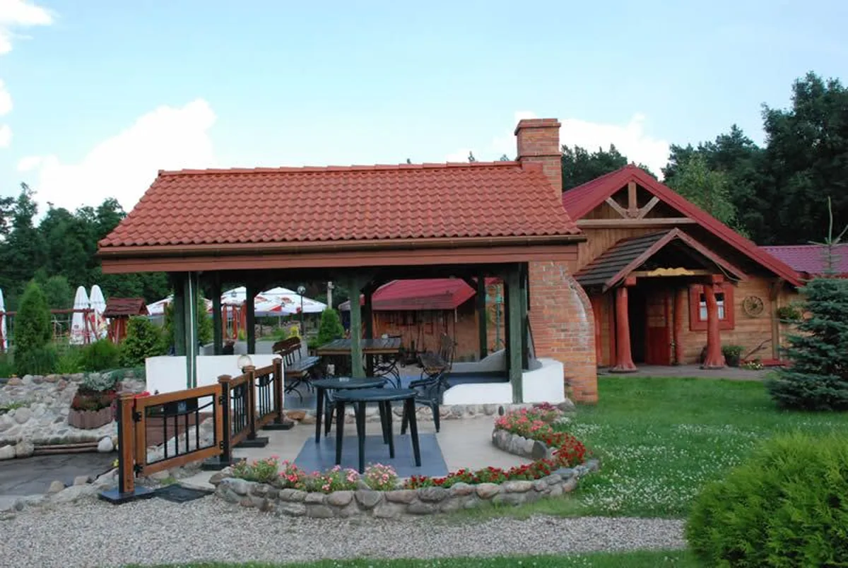 Ośrodek agroturystyczny AgroFarma Gołaszewo — pawilon i ogród