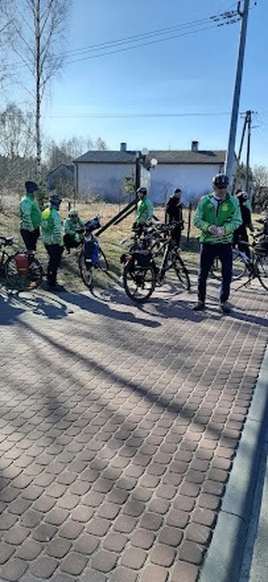 Postój grupy rowerowej na terenie AgroFarma