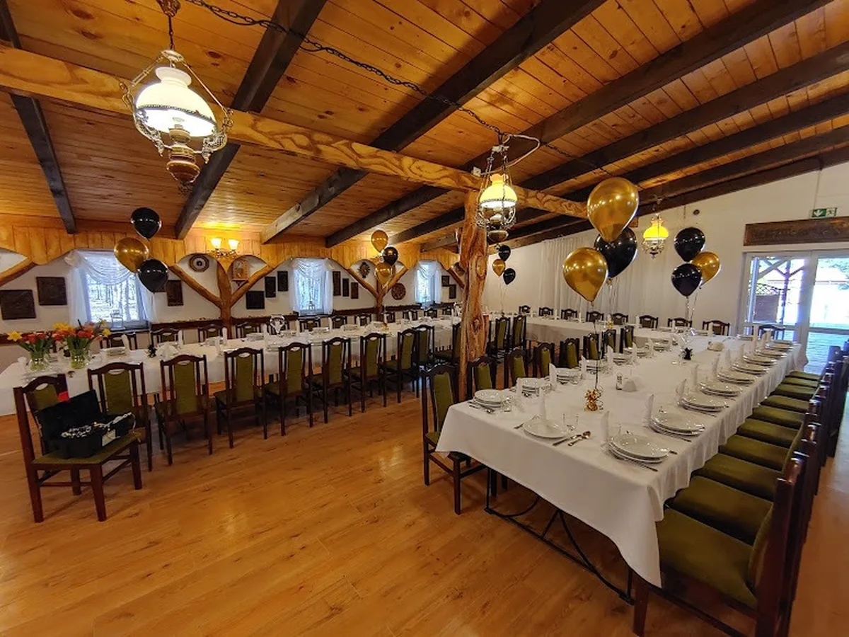 Udekorowana sala bankietowa na przyjęcie