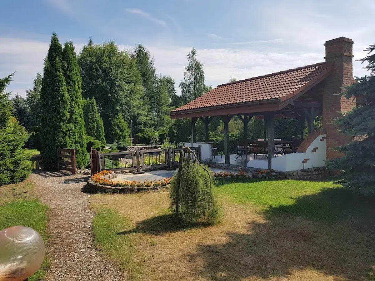 Altana w pięknym ogrodzie letnim AgroFarma Gołaszewo