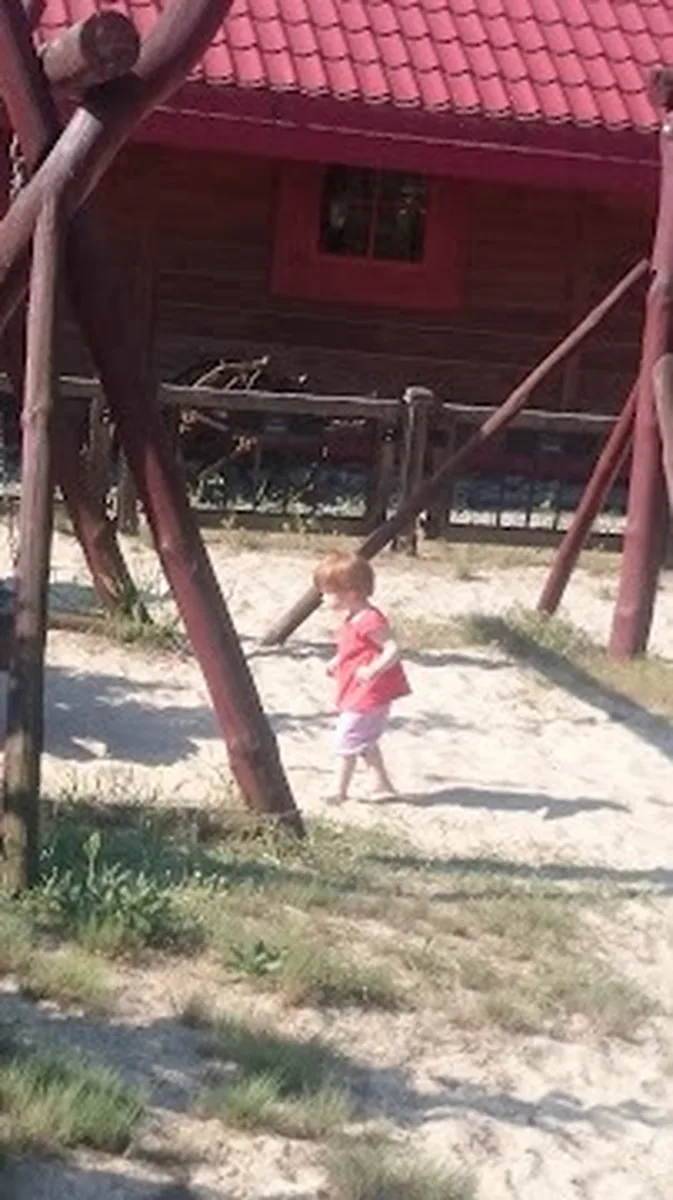 Dziecko na placu zabaw AgroFarma