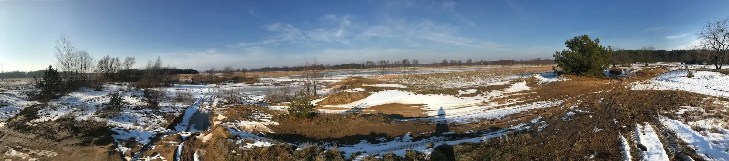 Panoramiczny zimowy krajobraz Gołaszewa