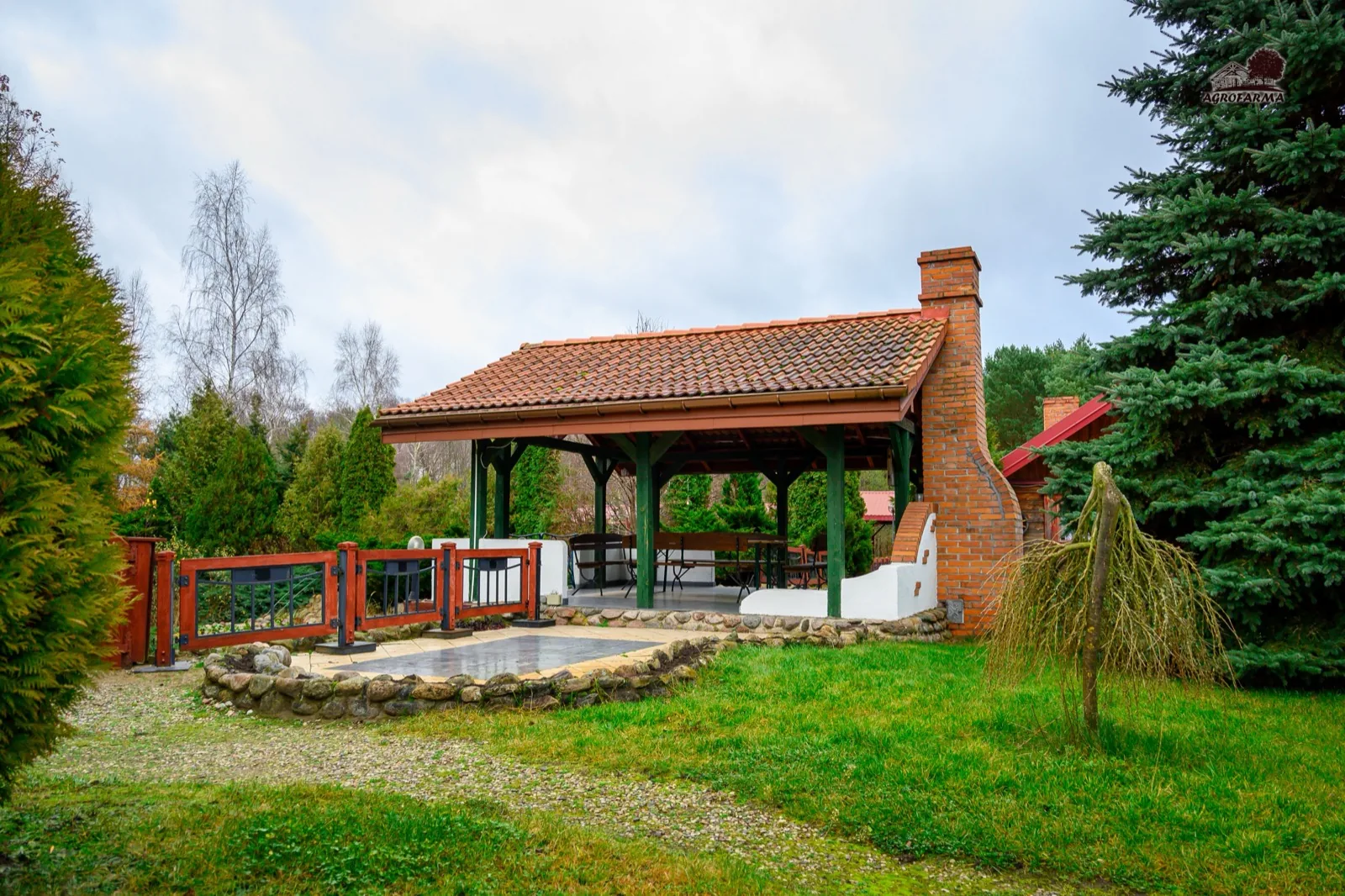 Altana grillowa murowana z cegły — imprezy plenerowe AgroFarma