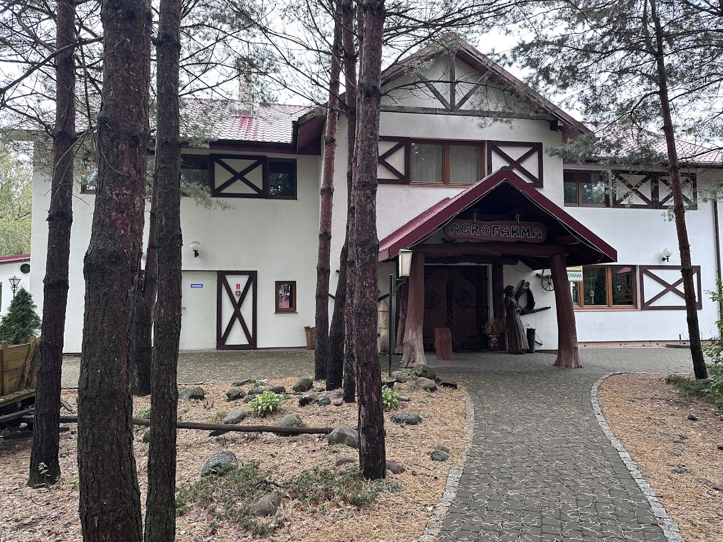 Budynek AgroFarma Gołaszewo — widok front HD