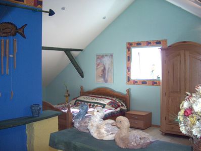 Niebieski pokój na poddaszu